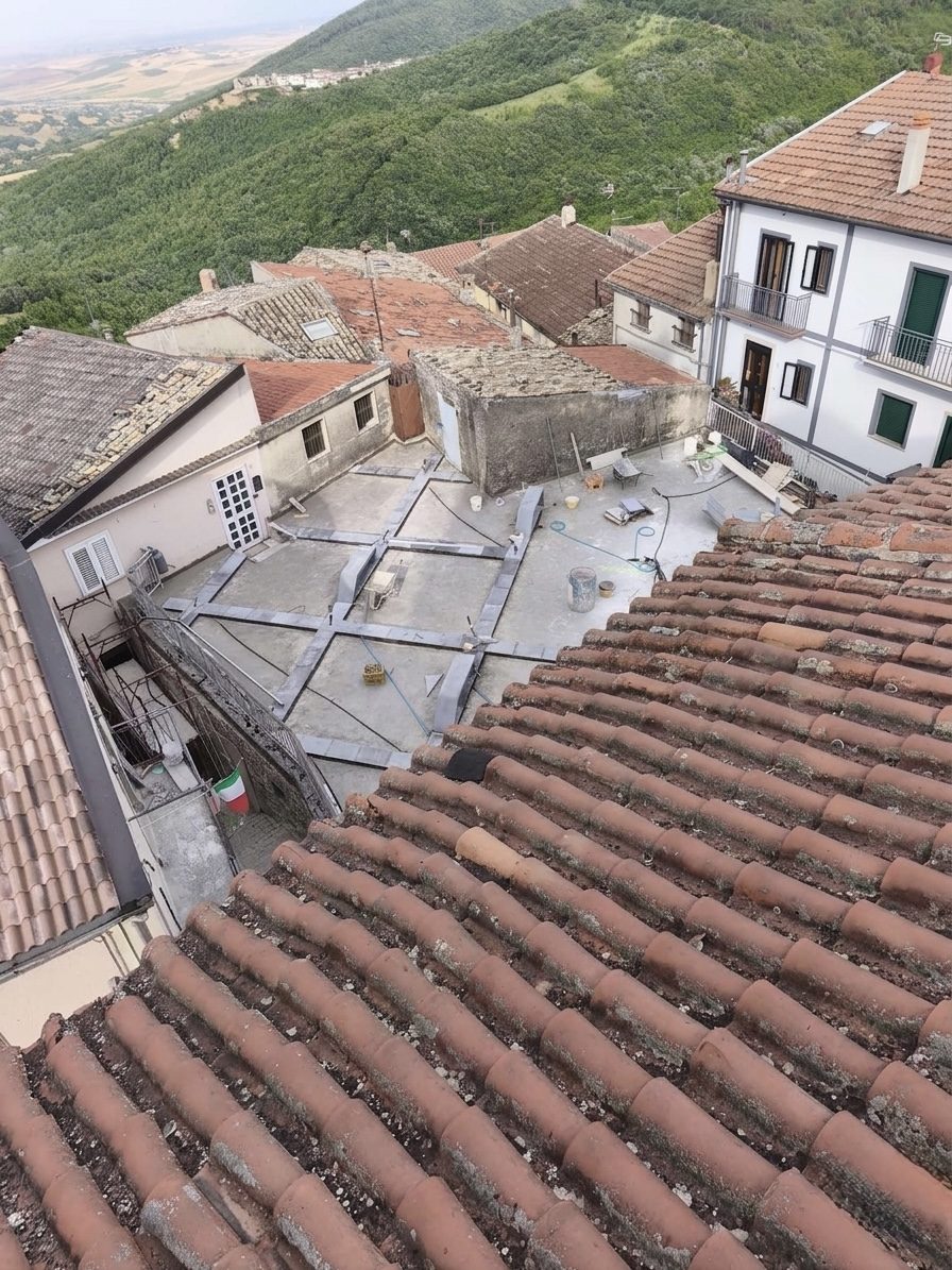 la piazza di faeto vista dall'alto, dal campanile della chiesa madre