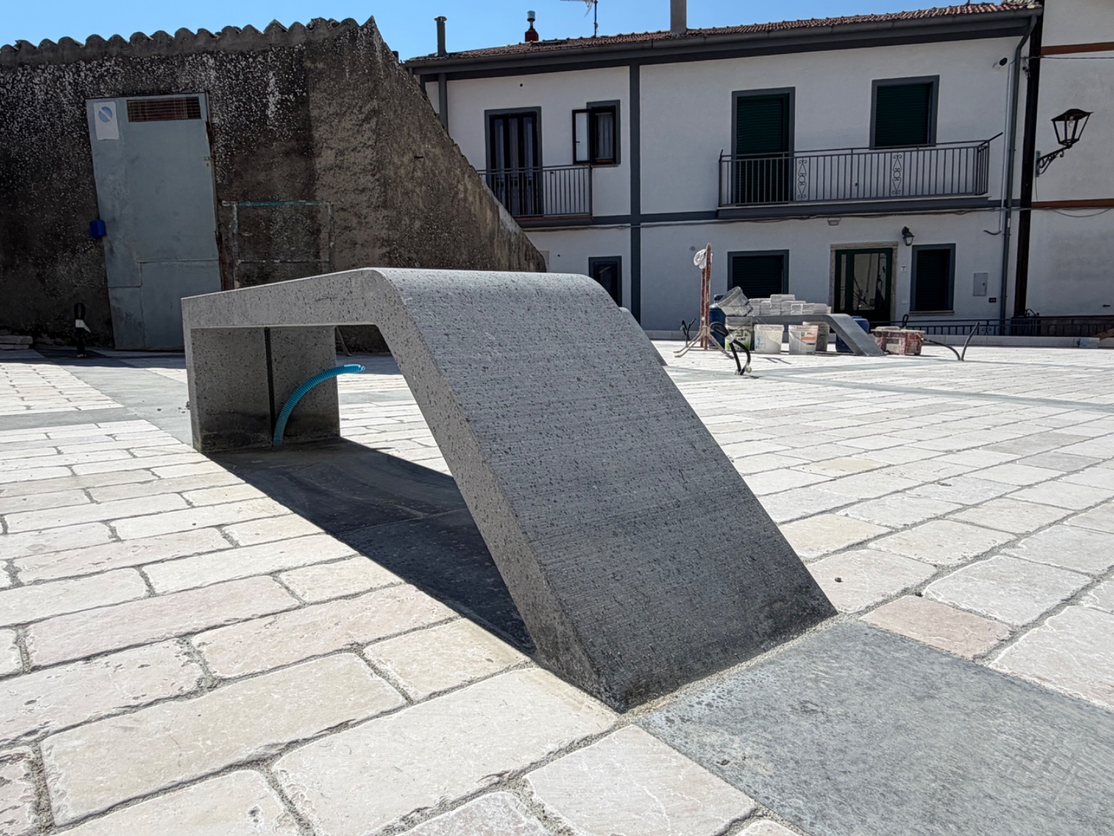 filare in basalto e campo in pietra chiara, faeto