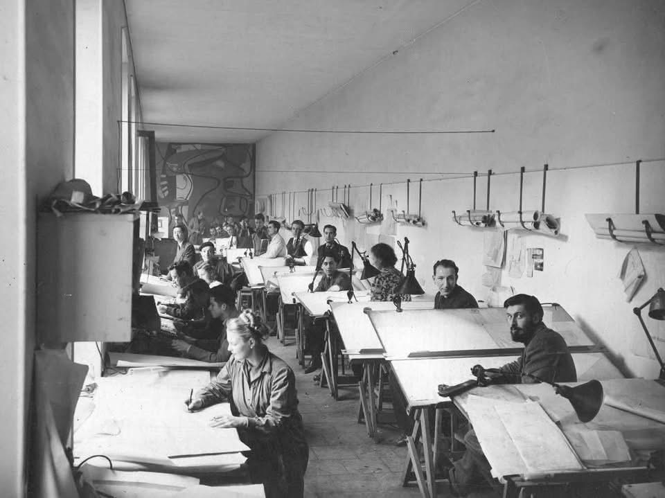 al tavolo da disegno, anni cinquanta